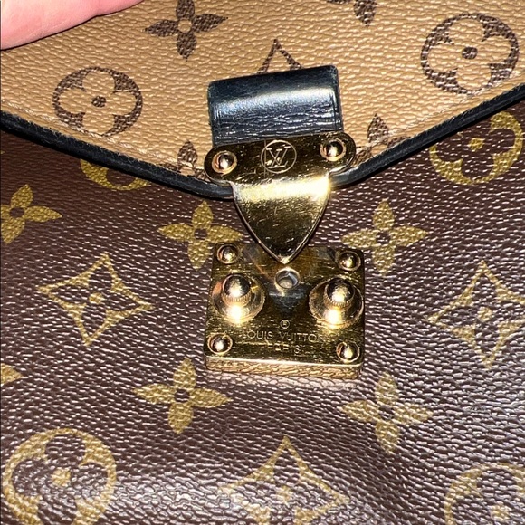 Louis Vuitton Pochette Metis Reverse Monogram Canvas Bag - Picture 9 of 12